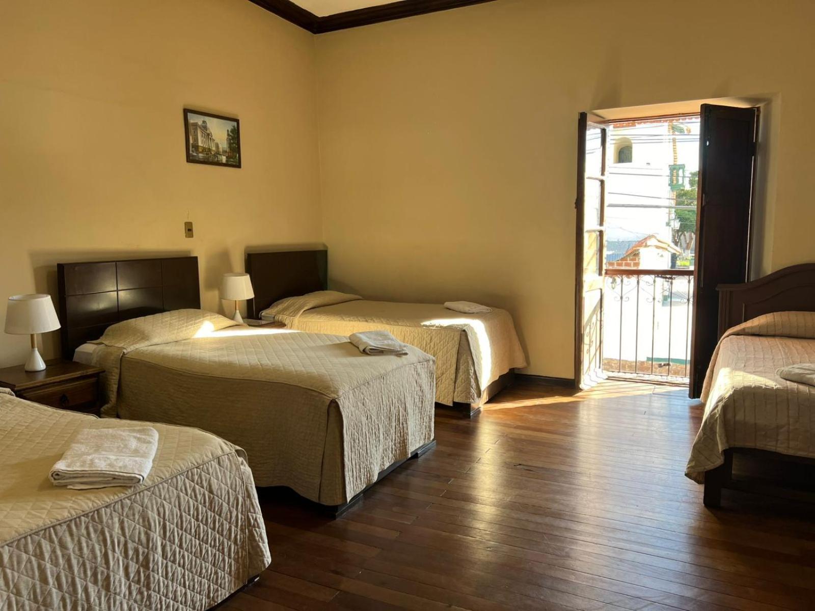 La Culta Centro Cultural Y Hostal 수크레 외부 사진